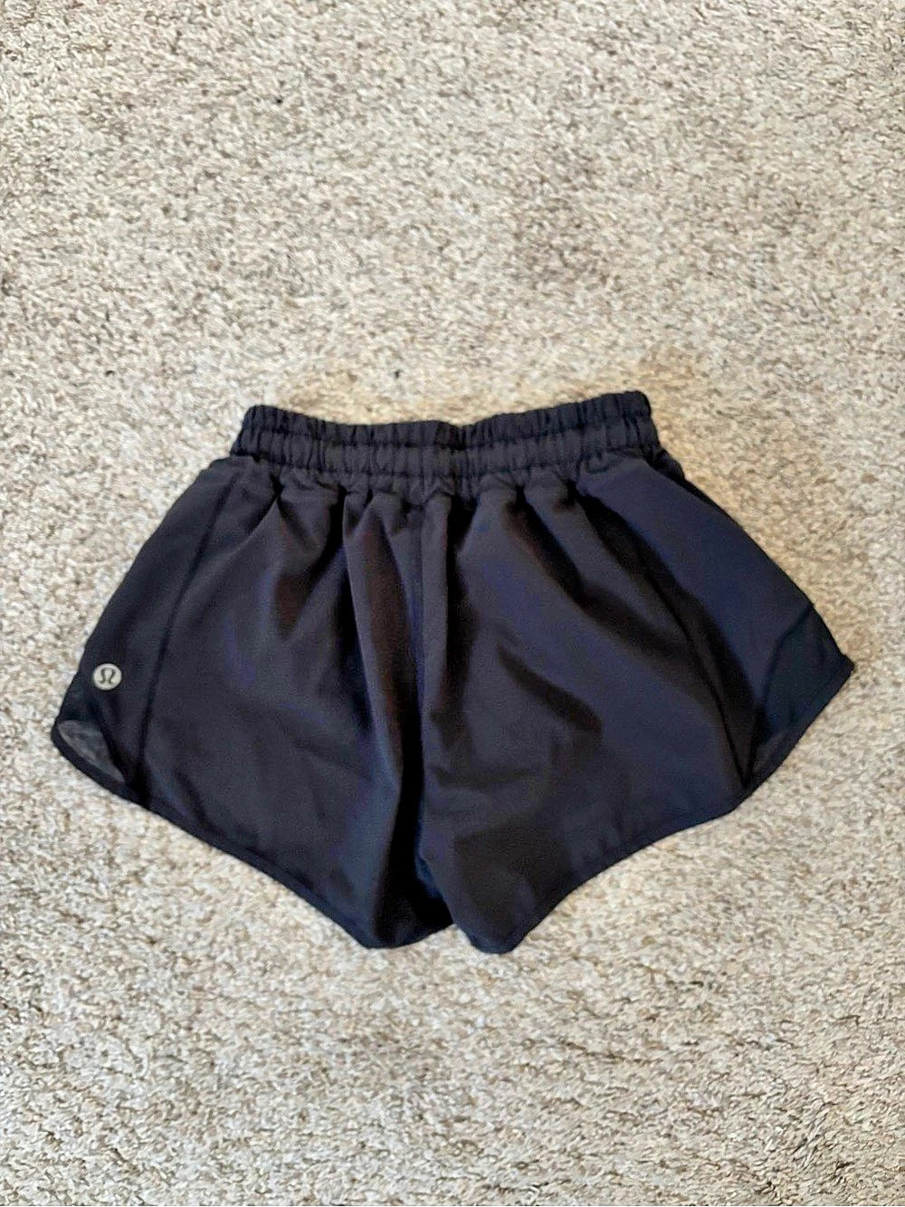 Lululemon Hotty Hot Size 0 Low-Rise Lined Short 2.5" Black